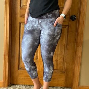 Athleta Salutation II Capri yoga pant